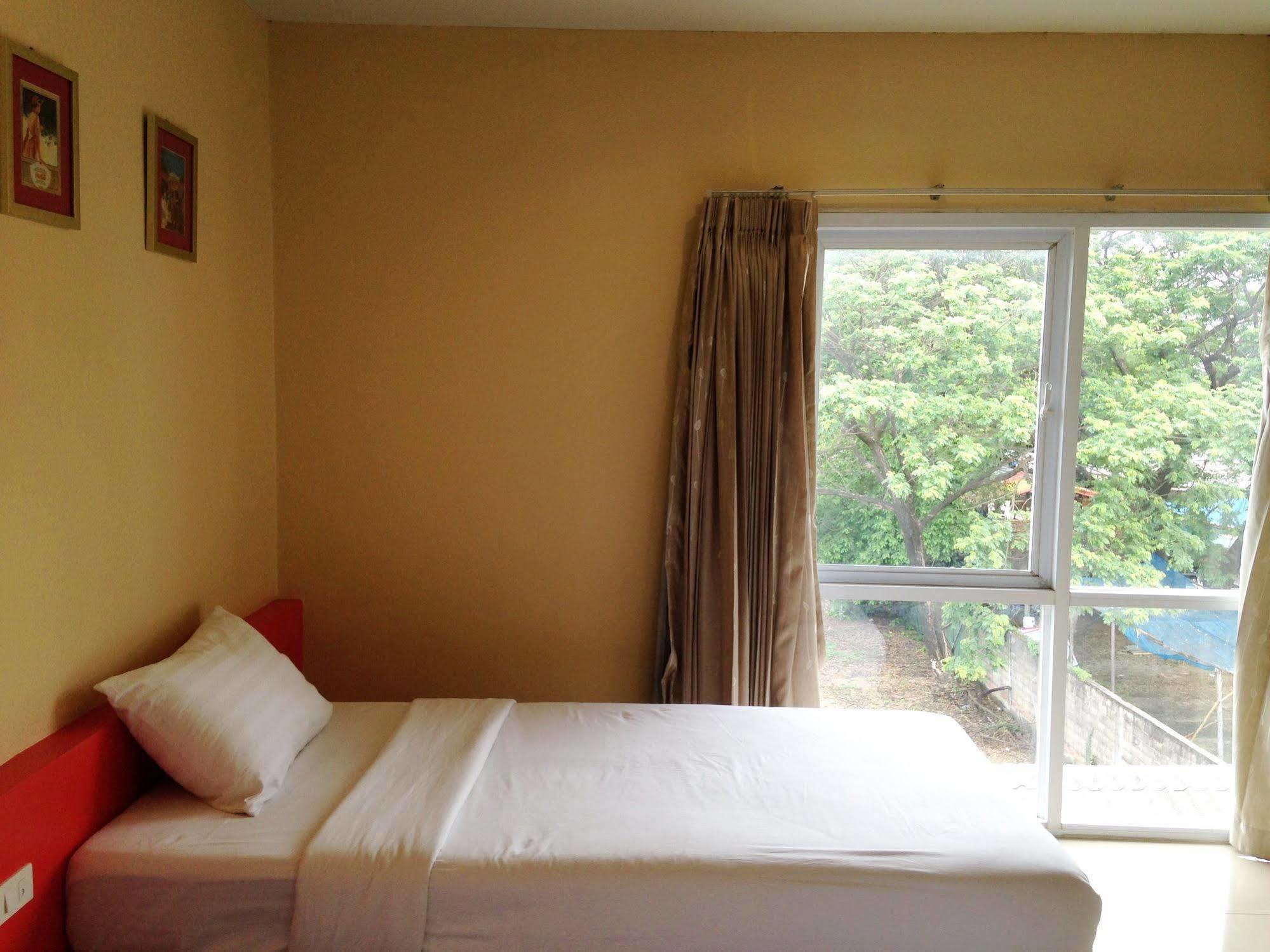 C2 Residence Lampang Eksteriør billede